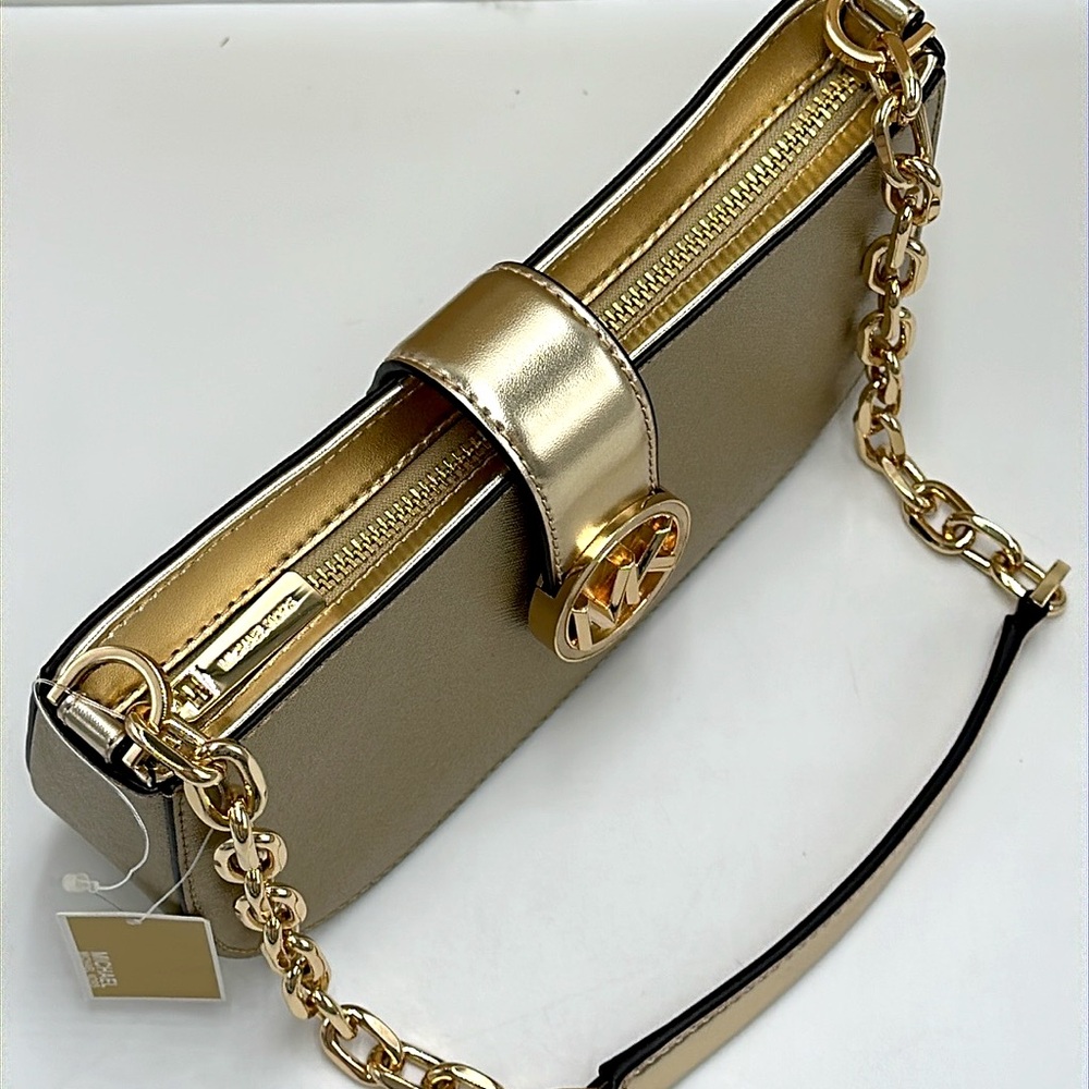 MICHAEL KORS CARMEN SMALL
POUCHETTE SHOULDER CHAIN BAG
Pale Gold/GOLDEN HARDWARE - Picture 5 of 14